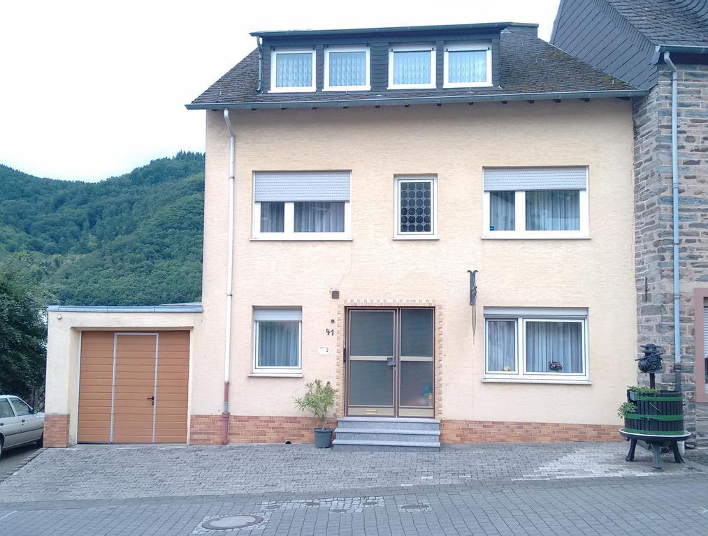 Gaestehaus Kiesgen-Mendgen Bernkastel-Kues Bagian luar foto